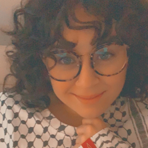 Meet your Posher, Faye 🇨🇦 - Picture 3 of 3